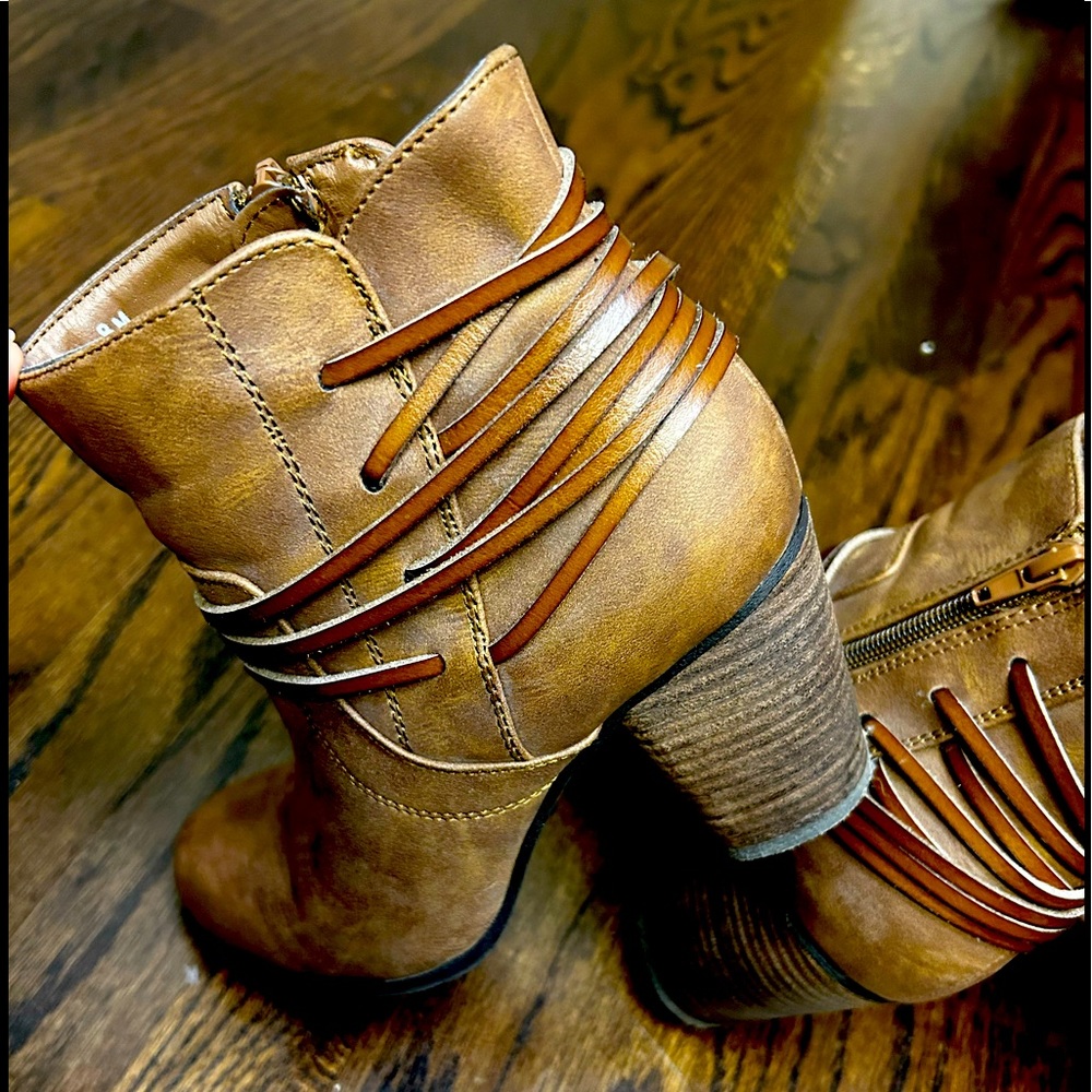 Madden Girl Tan Brown Strappy Wrap Stacked Heel Ankle Boots